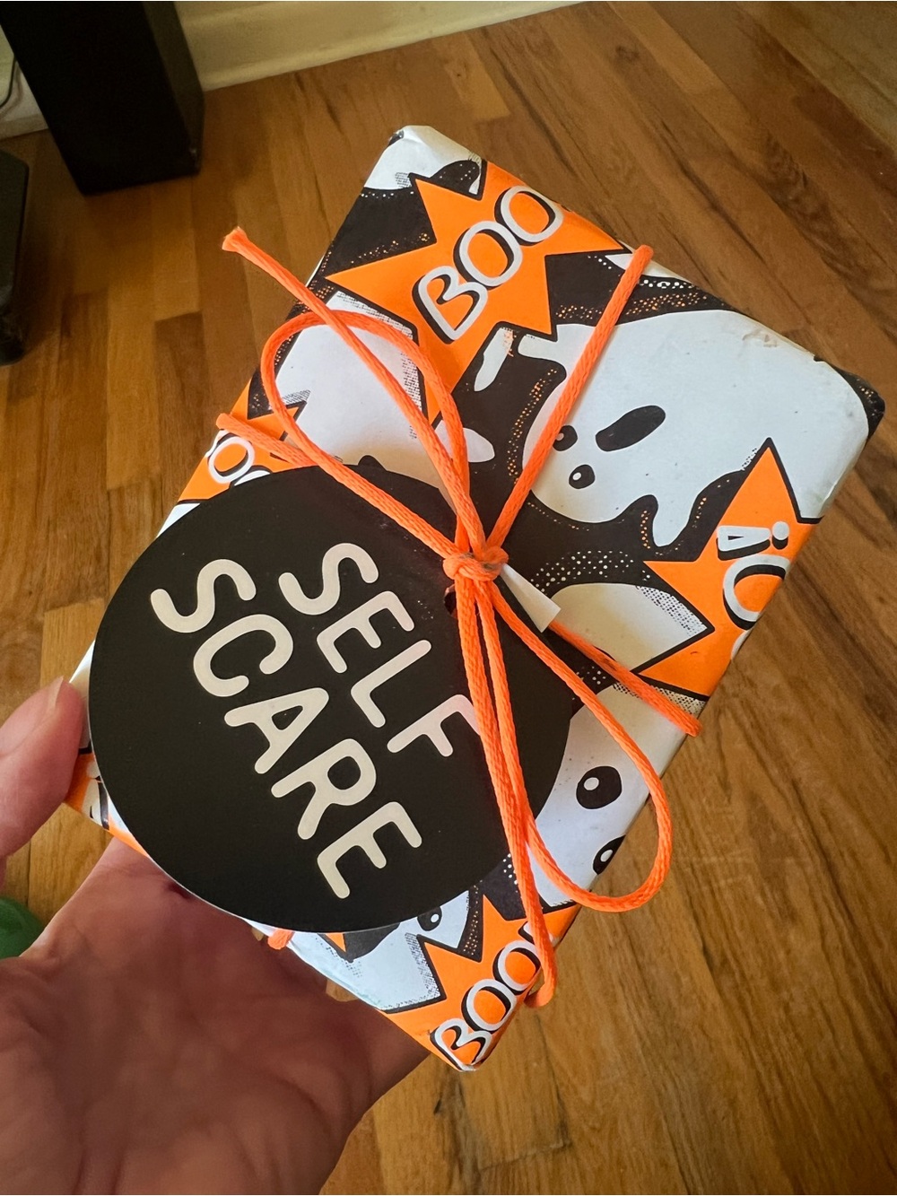 LUSH LIMITED EDITION HALLOWEEN GIFT SET BOO SHOWER GEL/GHOST IN THE DARK SOAP BA